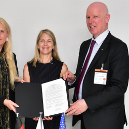 Pascale Ehrenfreund (left), Gerd Gruppe (right), Member of the DLR Executive Board responsible for the Space Administration, and Dava Newman (center), Deputy Administrator of NASA, after signing the agreement at the ILA Berlin Air Show.